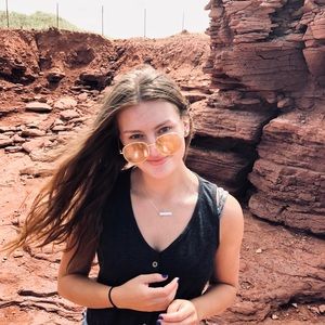 Meet your Posher, Avery